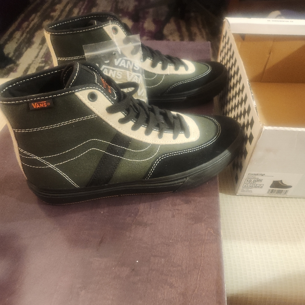 Vans Vrocket High size 10 perfect condition never worn. With original bottom box